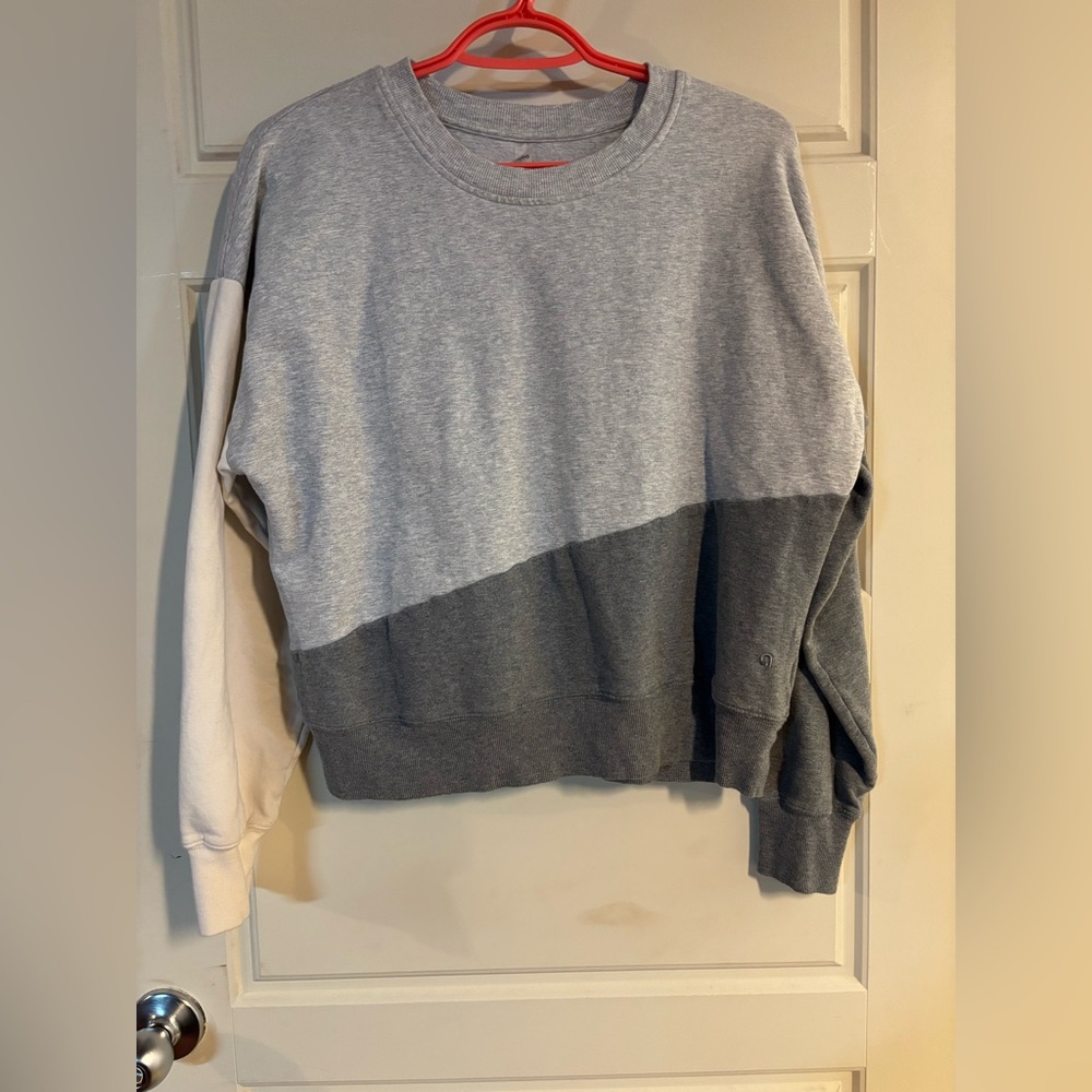 Hyba Reitmans Gray and Cream Colorblock Sweater